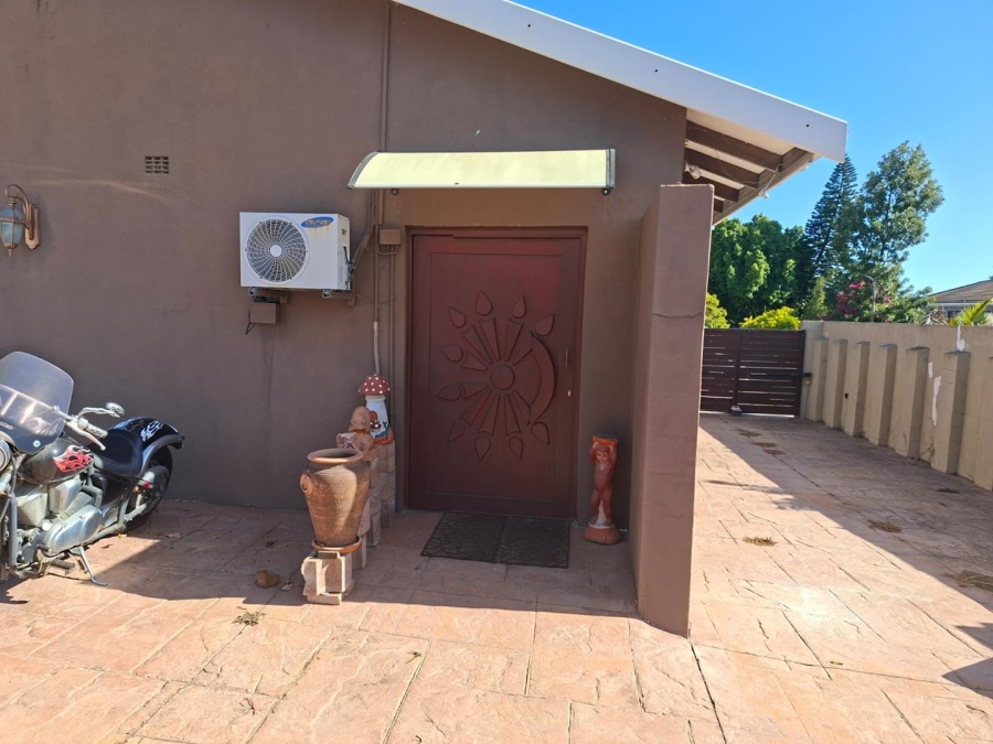 5 Bedroom Property for Sale in Protea Heights Western Cape
